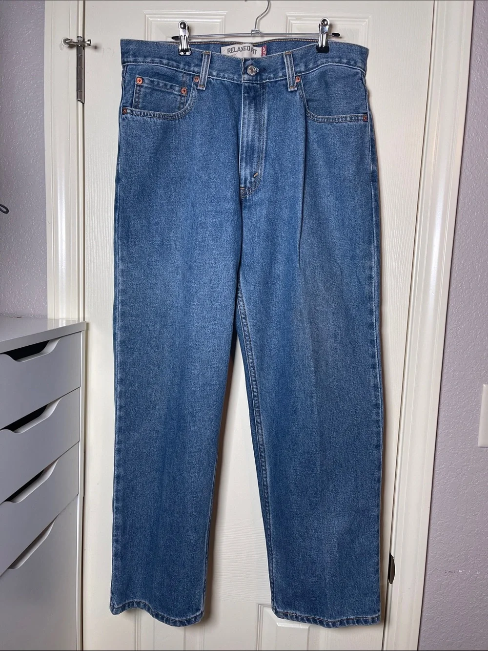 Levi's Men’s Blue Relaxed Jeans - Classic Back Pocket Design